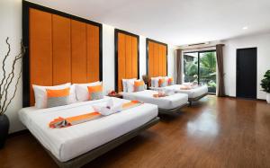 a large room with two beds and two couches at Central Corner d'Angkor in Siem Reap