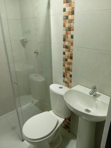 a bathroom with a toilet and a sink and a shower at Nápoles city in Medellín
