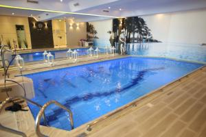 Bazén v ubytování Grand Hotel & Spa Tirana nebo v jeho okolí