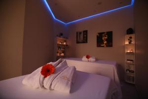 Postel nebo postele na pokoji v ubytování Grand Hotel & Spa Tirana