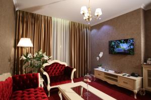 TV a/nebo společenská místnost v ubytování Grand Hotel & Spa Tirana