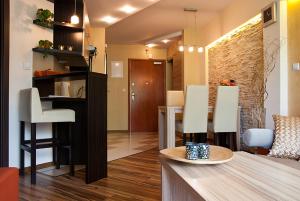 Kuchyňa alebo kuchynka v ubytovaní Apartament Perłowy + 20 fotografií