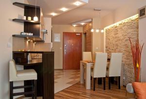 Kuchyňa alebo kuchynka v ubytovaní Apartament Perłowy
