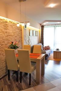 Posedenie v ubytovaní Apartament Perłowy