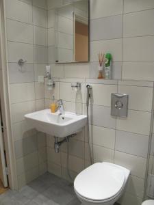 Ένα μπάνιο στο Nida Lotmiskio Apartamentas +45 φωτογραφίες