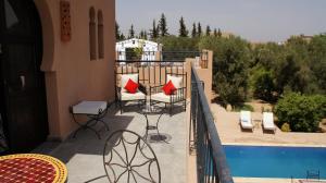 Riad Jardin des Orangers内部或周边的泳池