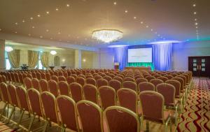 a conference room with a row of chairs and a screen at Springhill Hotel Kilkenny in Kilkenny