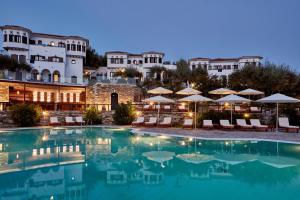 Bazén v ubytování Leda Village Resort nebo v jeho okolí