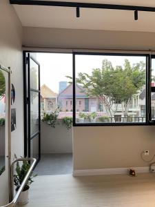 an open door to a room with a window at Phieu Brew Homestay in Hà Tiên
