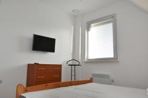 Telewizja i/lub zestaw kina domowego w obiekcie CSEVI Apartmanház