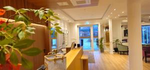 an office with a lobby with a desk and chairs at Hotel Pelikan in Papenburg