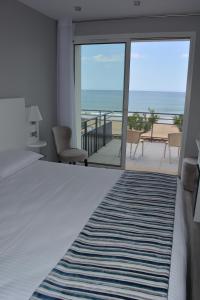 Postel nebo postele na pokoji v ubytování Hôtel Valencia