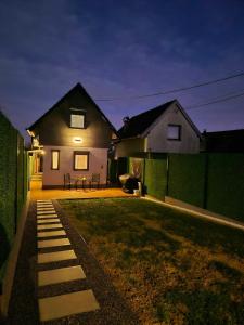 a house with a yard with a house at Holiday house Aria Vučedol in Vukovar