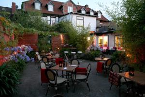 A restaurant or other place to eat at Nigel Restaurant & Hotel im Wendland