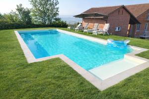 Baseinas apgyvendinimo įstaigoje AMAC Suite with pool arba netoliese