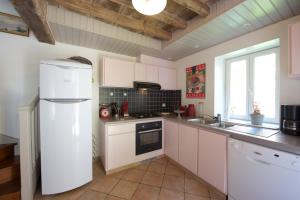 Nhà bếp/bếp nhỏ tại Les appartements du Relais du Jacquet