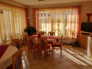 a dining room with a table and chairs at Haus Janschütz in Flattach