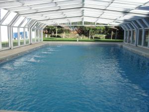 The swimming pool at or close to Alcaraván 32