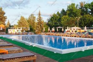 Piscina de la sau aproape de Edem Hotel