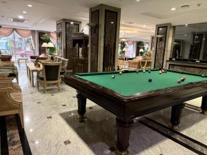 a billiard room with a pool table in it at Büyük Sümela Otel in Macka