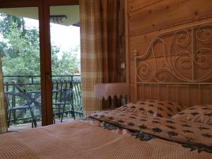 Posteľ alebo postele v izbe v ubytovaní Apartament KościeliSKI