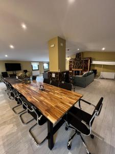 a large conference room with a large wooden table and chairs at Villa Meraki experiencia in San Miguel de Corneja +21 photos