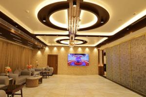 a lobby with a chandelier and a waiting room at Hotel Pritika Inn in Samastīpur