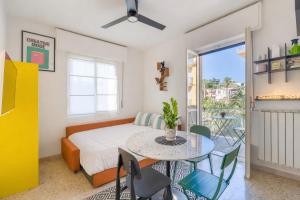 a bedroom with a bed and a table and chairs at La casetta POP in Bordighera