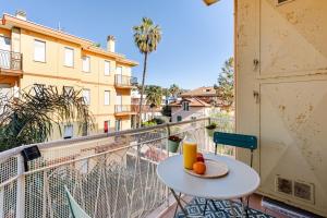 a balcony with a table with fruit on it at La casetta POP in Bordighera
