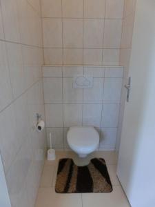 
Ein Badezimmer in der Unterkunft Ferienwohnung in Lobau
