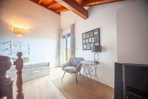 a living room with a table and a chair at La Casa del Columpio, Comillas in Comillas