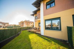 a backyard of a house with a grass yard at La Casa del Columpio, Comillas in Comillas