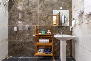 a bathroom with a sink and a mirror at The Premium Hood Bir Billing in Bīr +82 photos