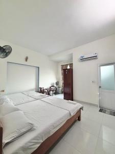 a bedroom with a large bed in a room at Nhà Minh Anh in Vung Tau +8 photos
