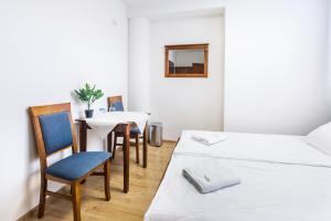 a room with two beds and a table and chairs at BABIOGÓRSKA B&B in Zubrzyca Górna