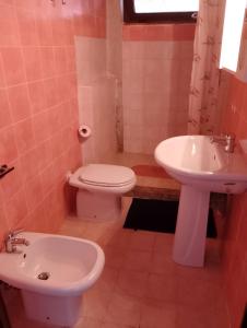 a bathroom with a toilet and a sink at Residence Costa Caddu San Teodoro in Porto Ottiolu