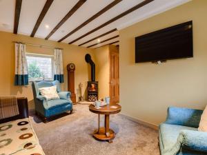 a living room with a flat screen tv on the wall at 1 Bed in Stoke-on-trent oc-89733 in Waterhouses