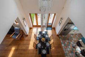 an overhead view of a living room with a table at 3 Bed in Walberswick oc-htroy2 in Walberswick
