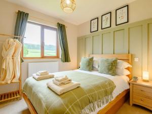 a bedroom with a bed with towels on it at 2 Bed in Llandrindod Wells oc-89063 in Nantmel