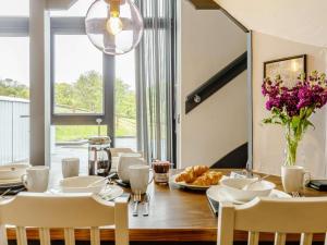a dining room with a wooden table with white chairs at 2 Bed in Brecon oc-bn100 in Cray