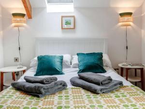 a bed with pillows on top of it in a room at 1 Bed in Brecon oc-bn034 in Cray