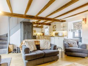 a living room with a couch and a kitchen at 2 Bed in Brecon oc-bn310 in Cray