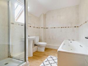 a bathroom with a toilet and a tub and a sink at 3 Bed in Crickhowell oc-bn124 in Tretower +22 photos