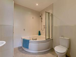 a bathroom with a tub and a toilet and a sink at 2 Bed in Doncaster oc-93150 in Mattersey +22 photos