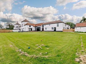 a large grassy field with a large building at 2 Bed in Doncaster oc-93150 in Mattersey