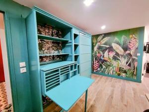 a room with green walls and a blue bench at Milliaux - Bail Partner in Auxerre +5 photos