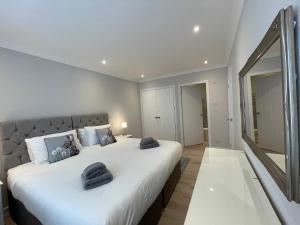 a bedroom with a large bed with a large mirror at 1 The Maltings, Crail in Crail