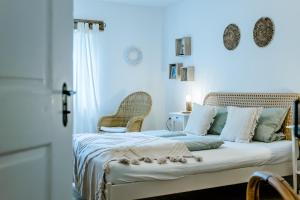 a bedroom with a bed with a blue light at Seenswert - ein Wohlfühlort, in dem ALLE herzlich willkommen sind in Pähl