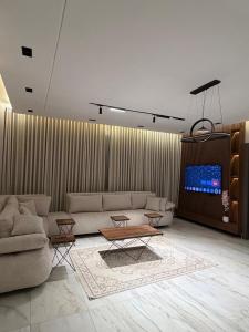 a living room with a couch and a table at فيلا شاليه ذا ويسس in Taif