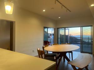 a dining room with a table and chairs at Villa Okubo Akiya in Yokosuka